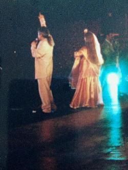 Diya performs with Hariharan in Paris